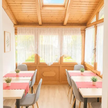 Haus Berta, Self Check-in, Kochmoeglichkeit, Einzelbetten Casa de hóspedes 3*
