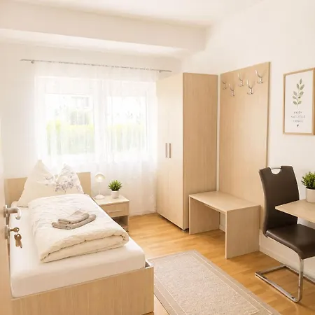 Casa de hóspedes Haus Berta, Self Check-in, Kochmoeglichkeit, Einzelbetten Braunau am Inn